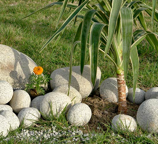 Büyük yuvarlatılmış taşlar